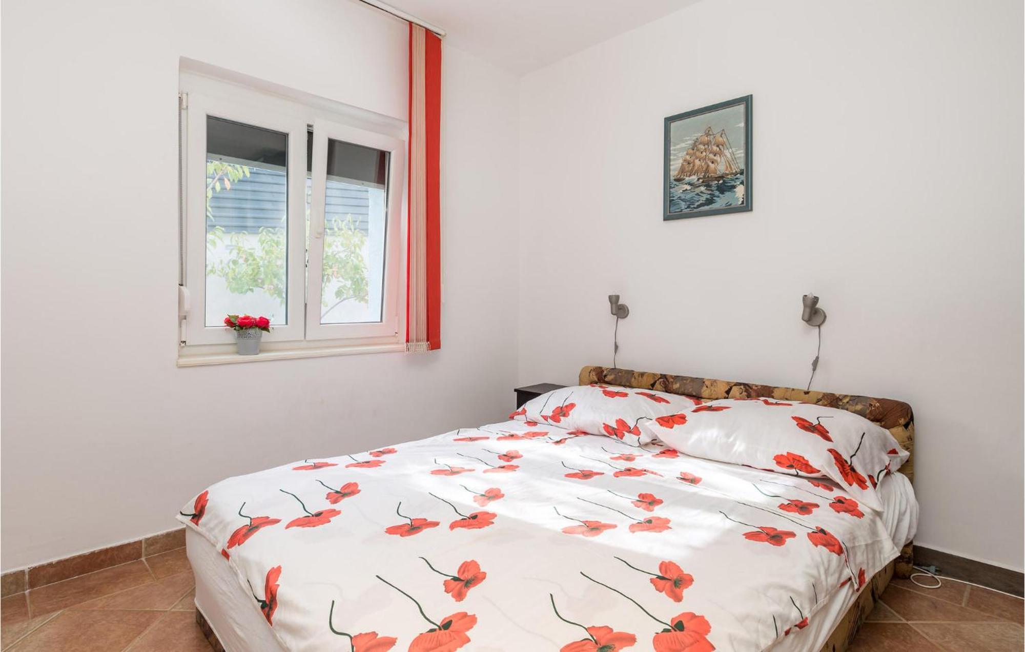 1 Bedroom Beautiful Apartment In Vrh Vrh  Exteriér fotografie